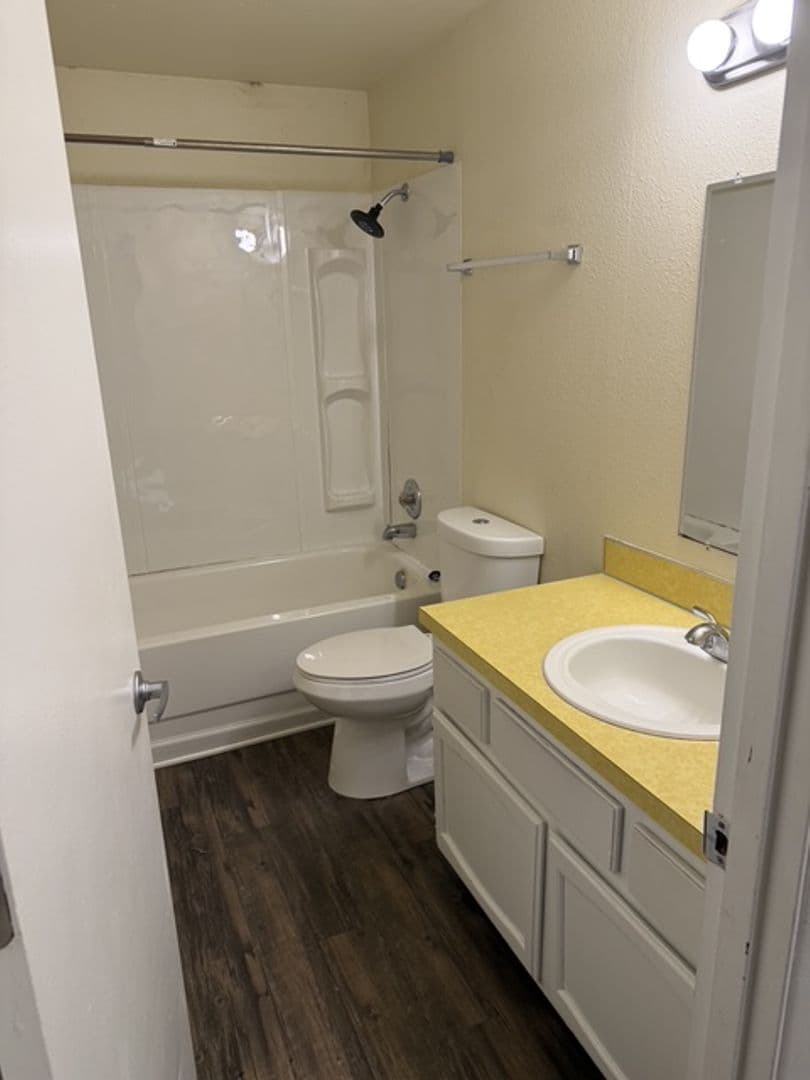 Gresham Apartment: 21640-21644 SE Alder St