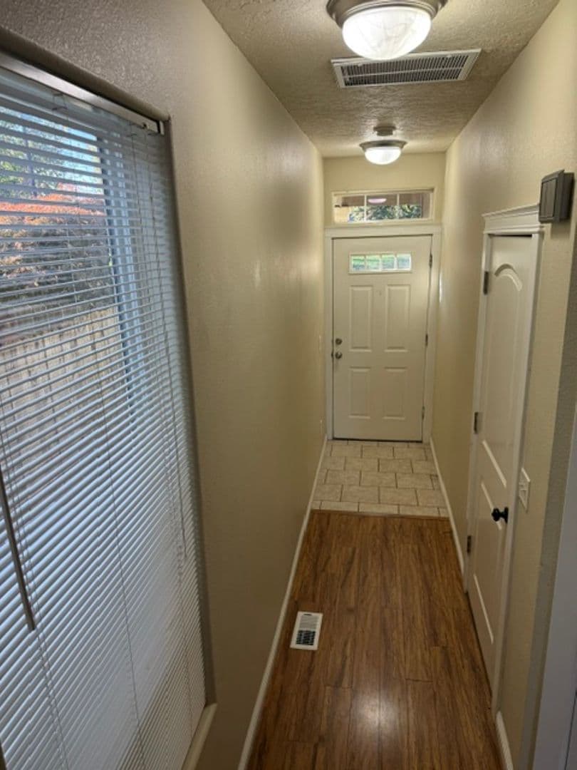 Portland House: 6941 N Smith St