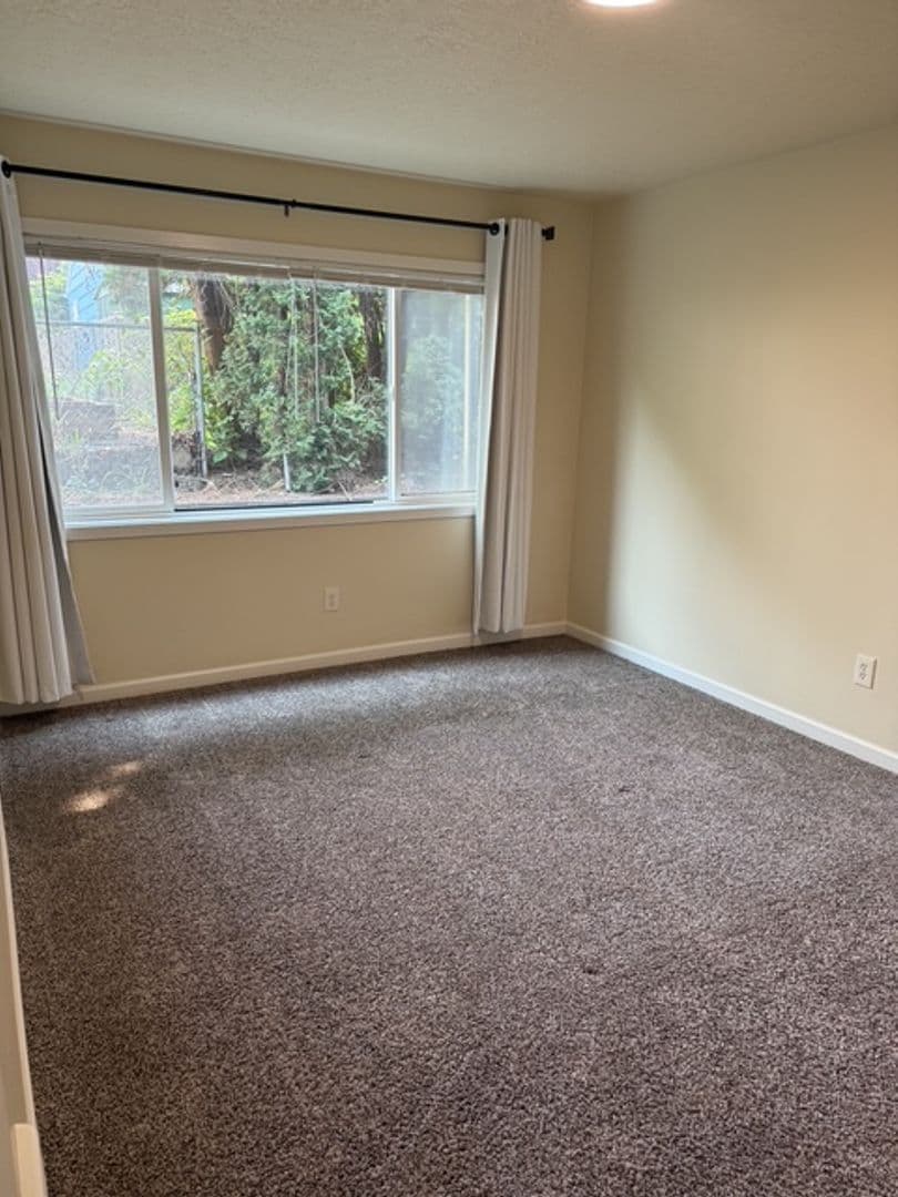 Portland Apartment: 5010 SE 41st Ave