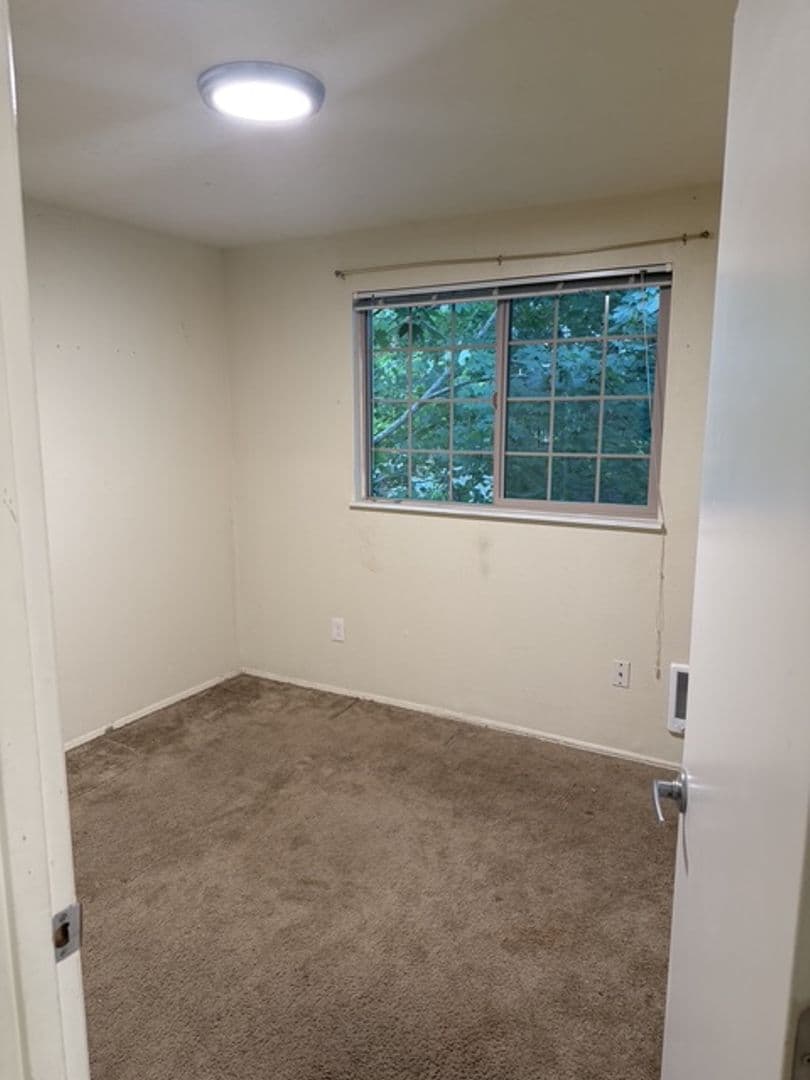 Gresham Apartment: 21640-21644 SE Alder St