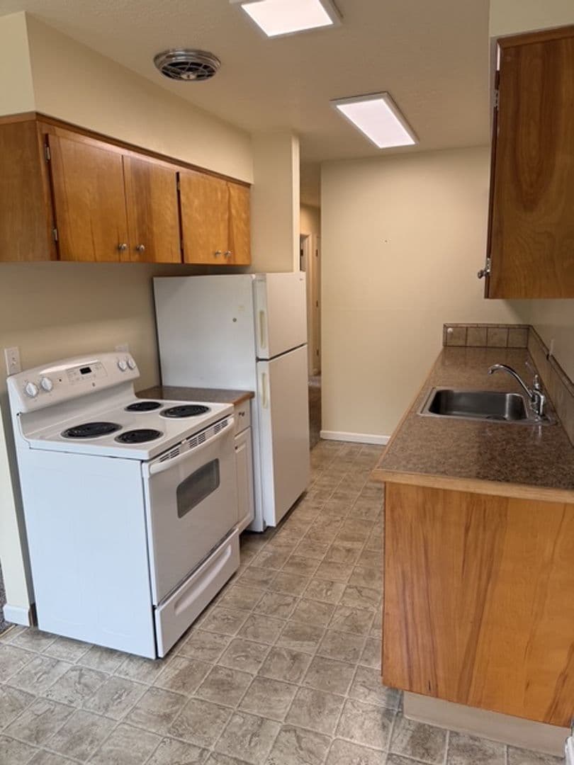 Portland Apartment: 5010 SE 41st Ave
