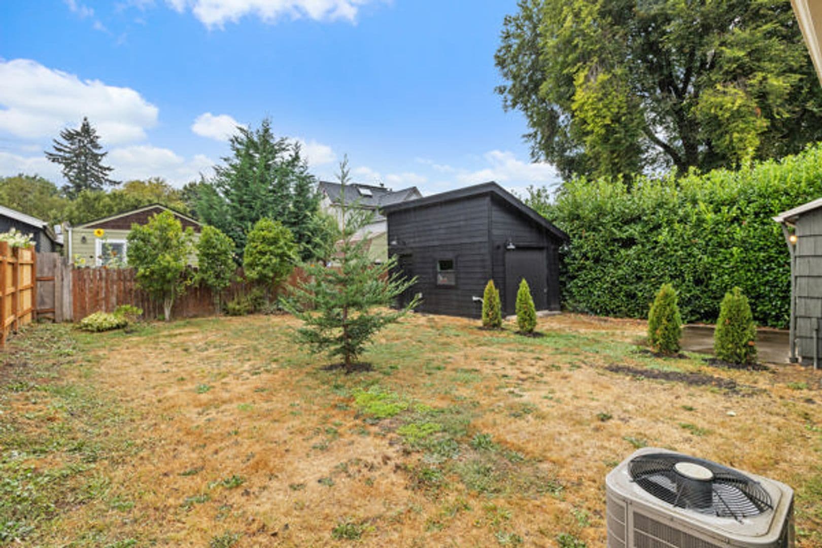 Portland House: 9525 N Hodge Ave