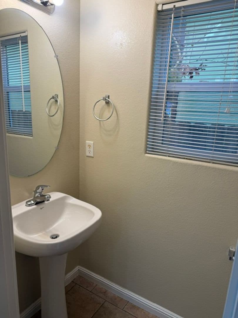 Portland House: 6941 N Smith St
