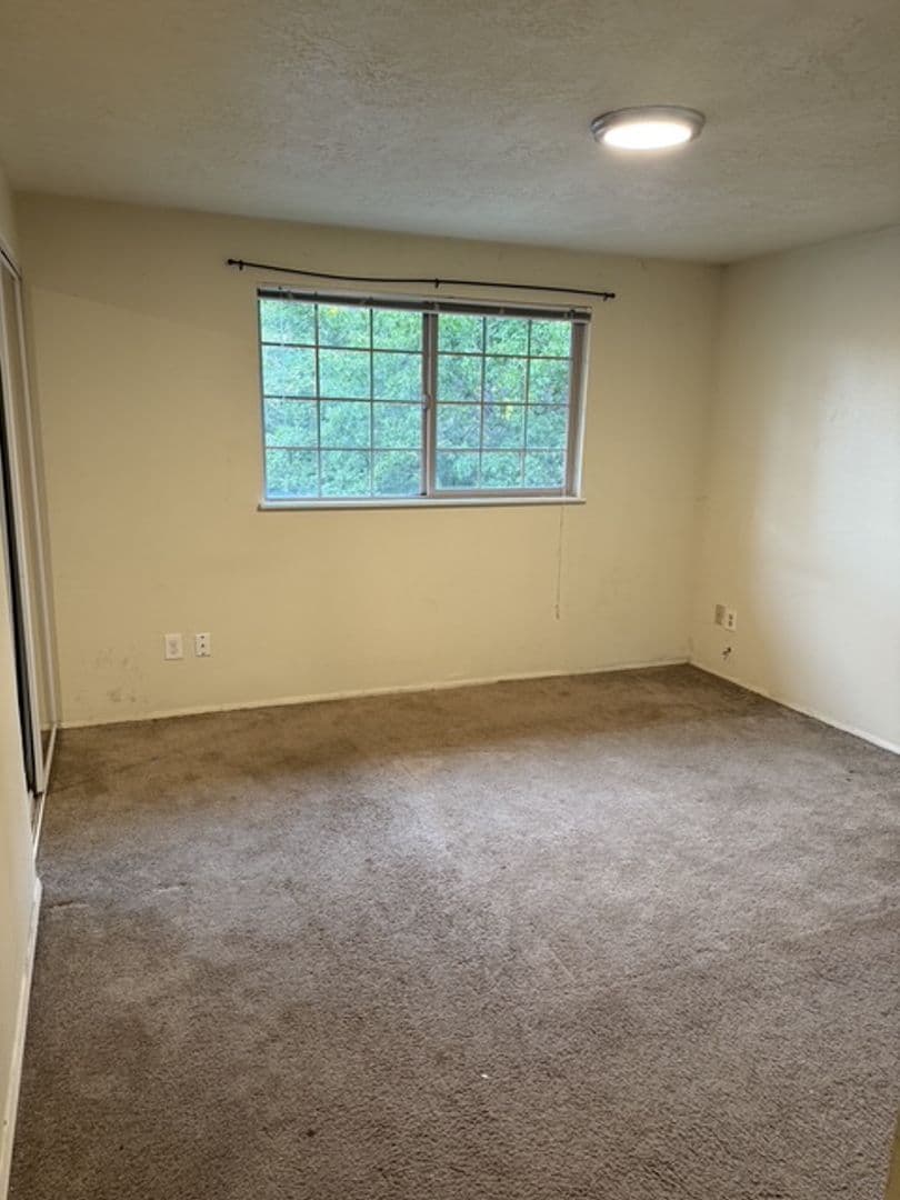 Gresham Apartment: 21640-21644 SE Alder St