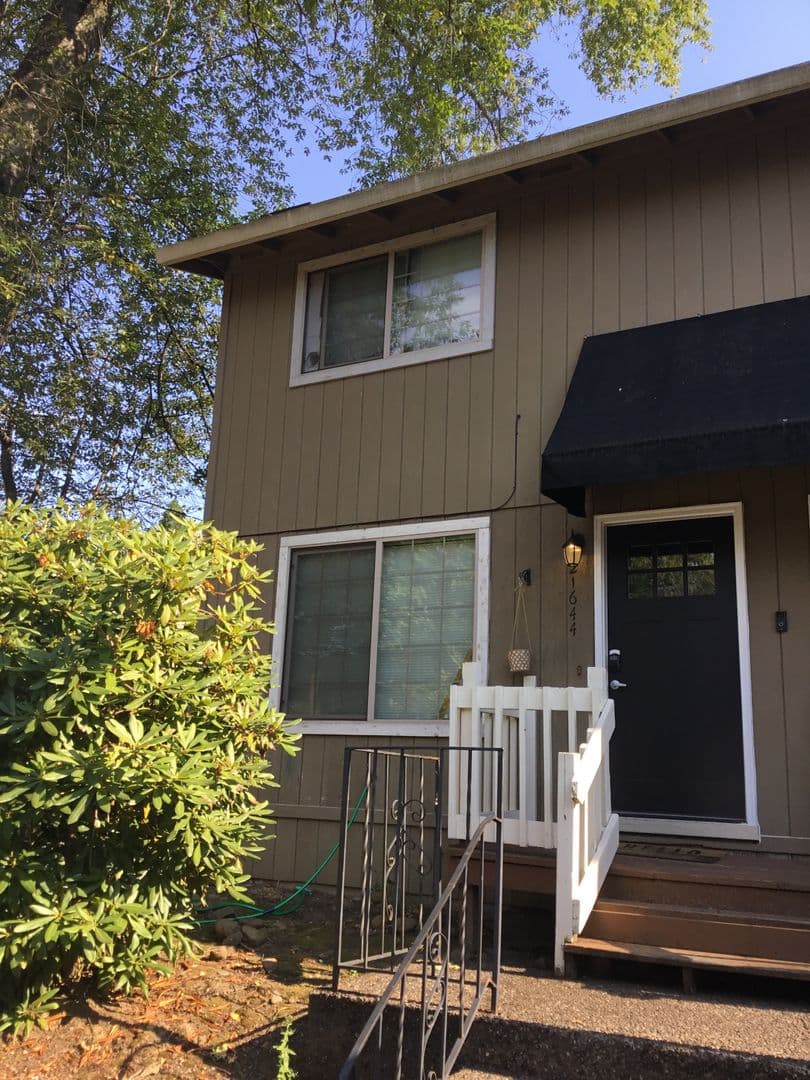 Gresham Apartment: 21640-21644 SE Alder St