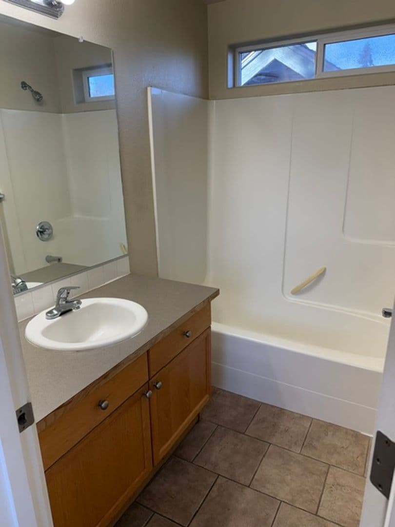 Portland House: 6941 N Smith St