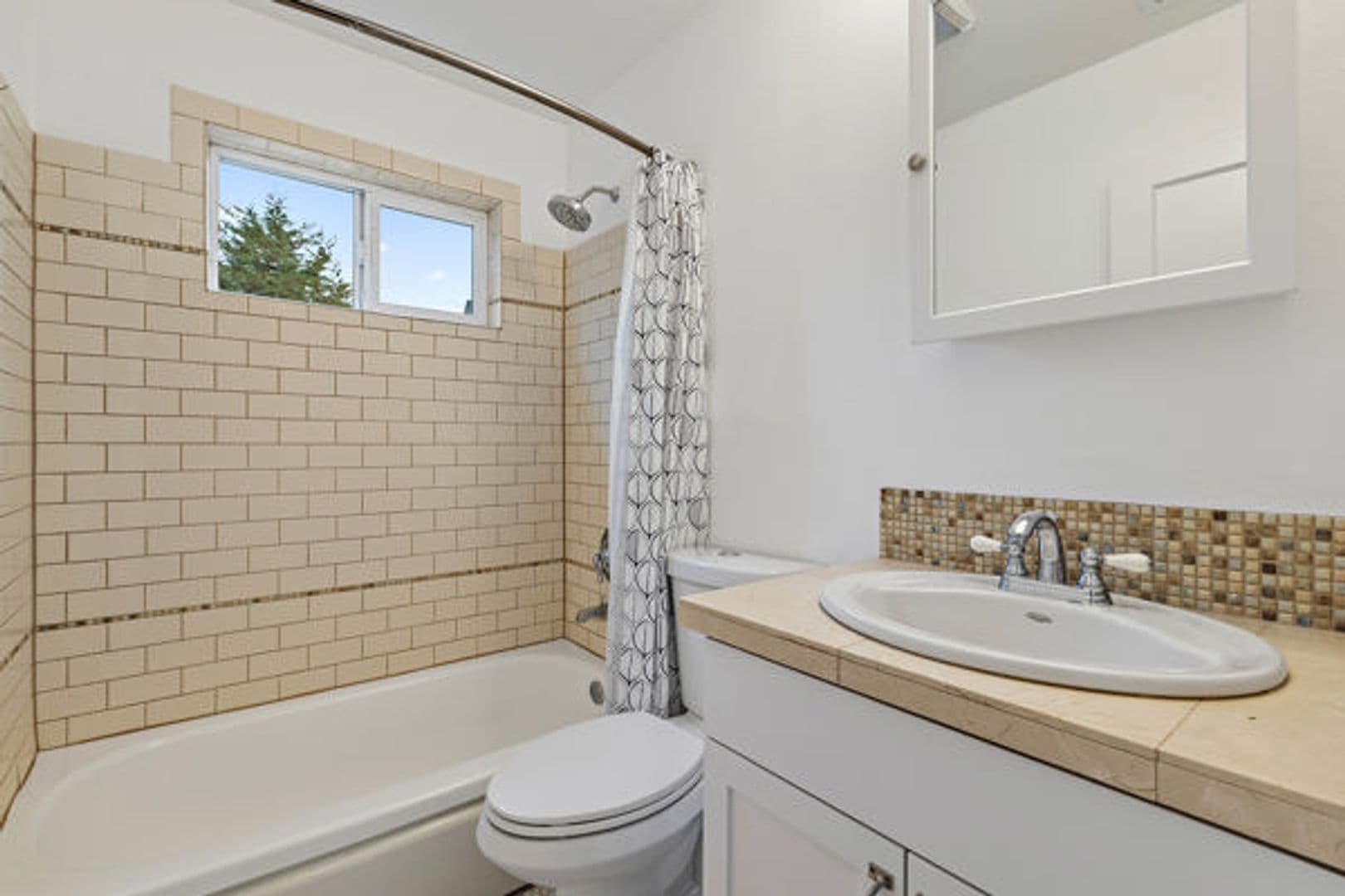 Portland House: 9525 N Hodge Ave
