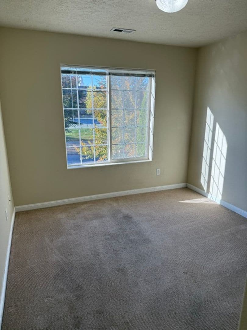 Portland House: 6941 N Smith St