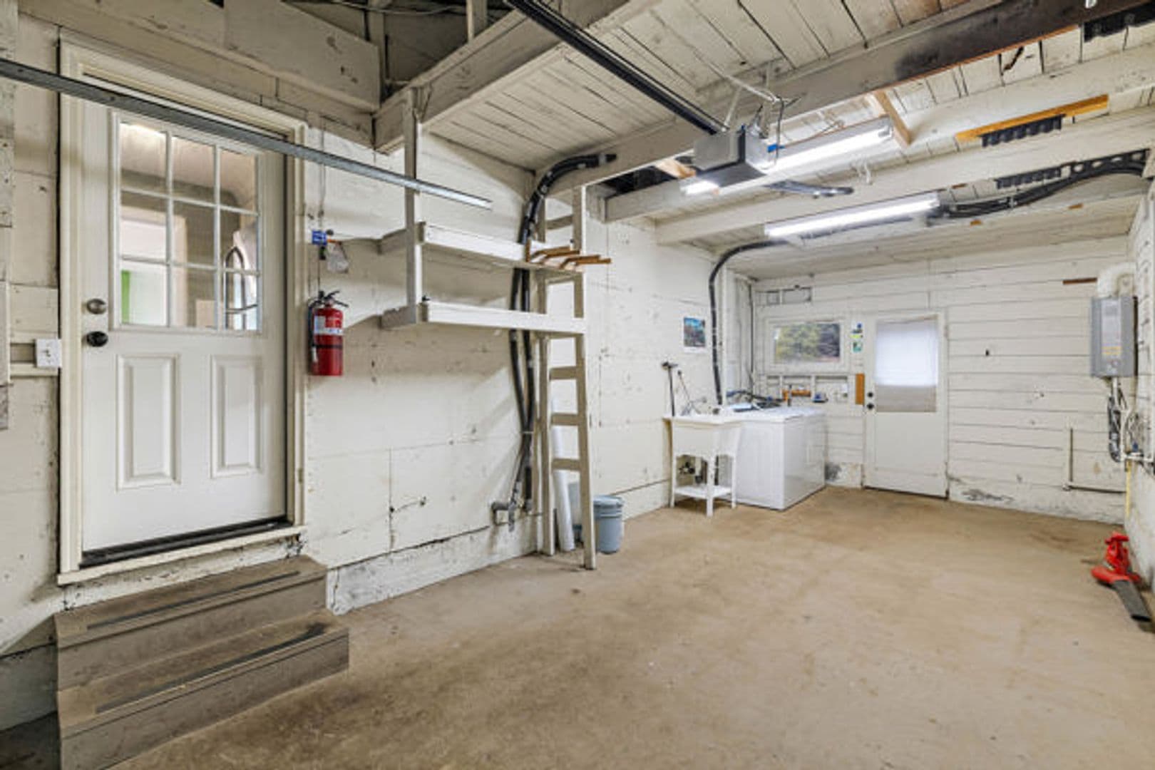 Portland House: 9525 N Hodge Ave