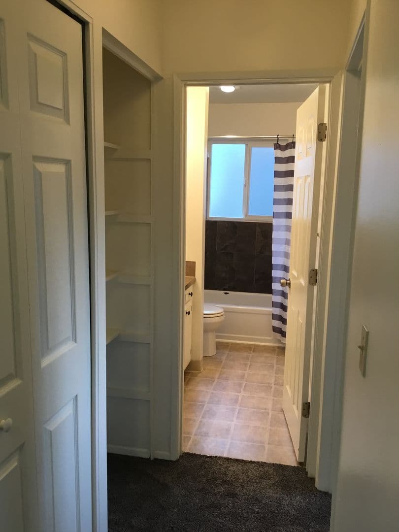 Portland Apartment: 4202-4224 SE 58th Ave