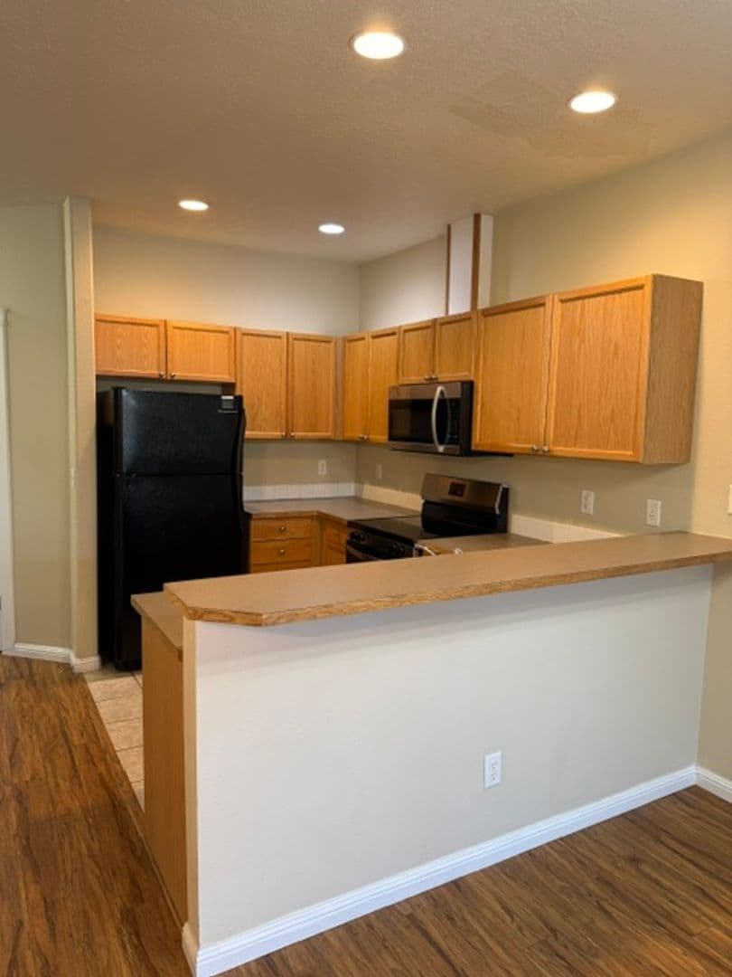 Portland House: 6941 N Smith St