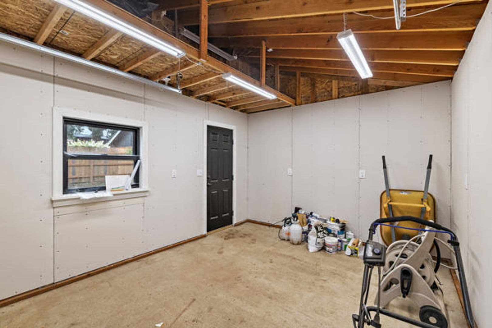 Portland House: 9525 N Hodge Ave