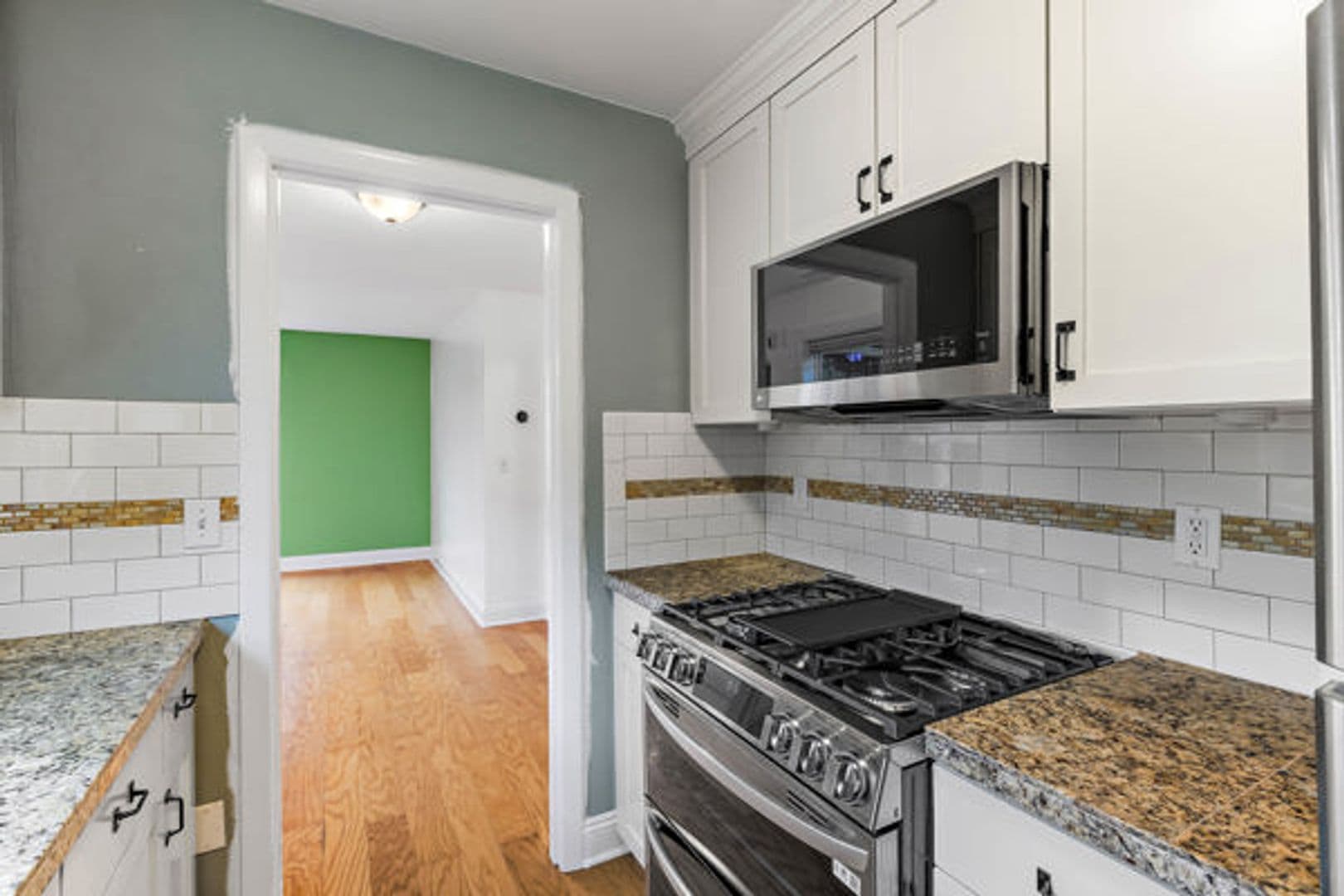 Portland House: 9525 N Hodge Ave