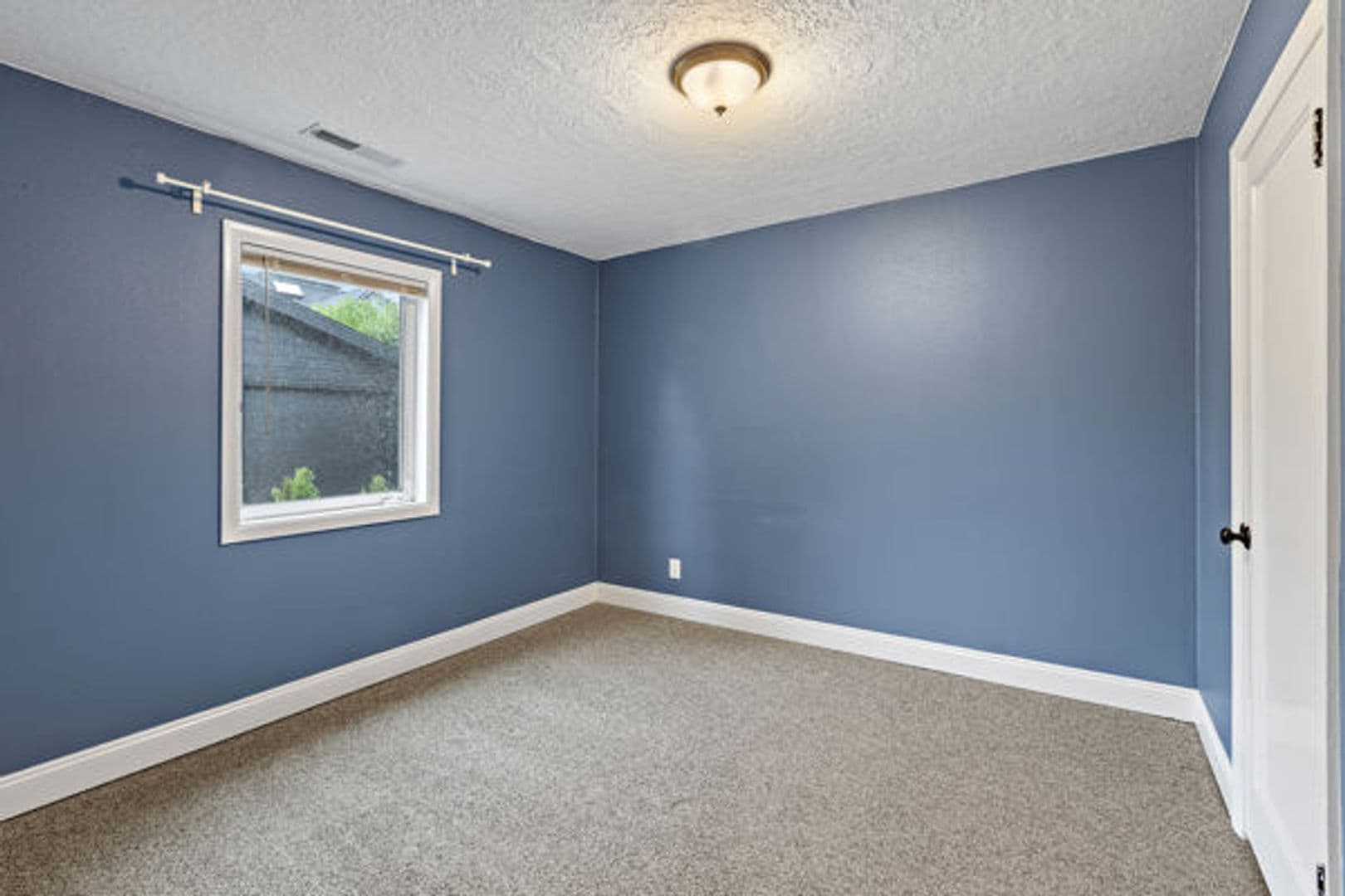 Portland House: 9525 N Hodge Ave