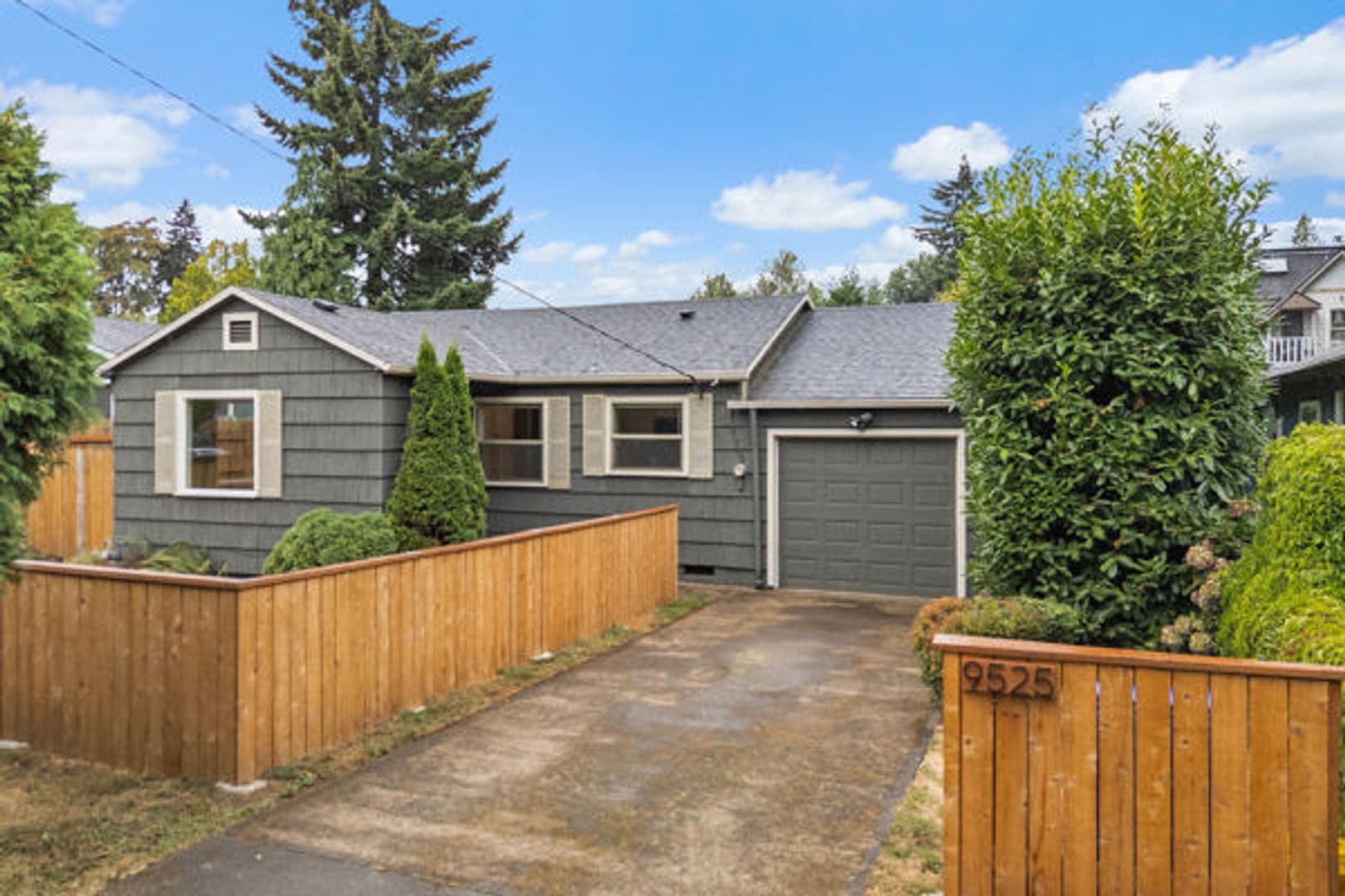 Portland House: 9525 N Hodge Ave