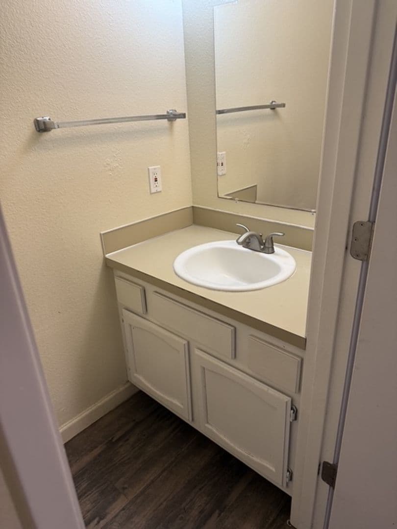 Gresham Apartment: 21640-21644 SE Alder St