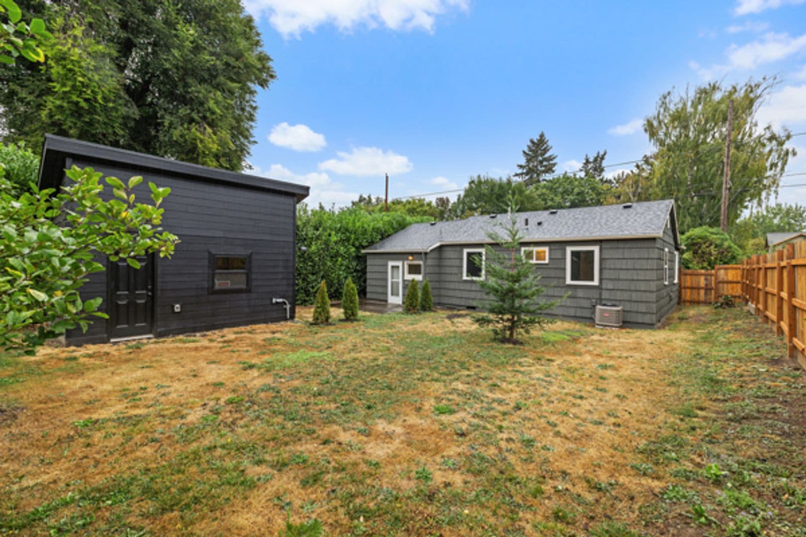 Portland House: 9525 N Hodge Ave