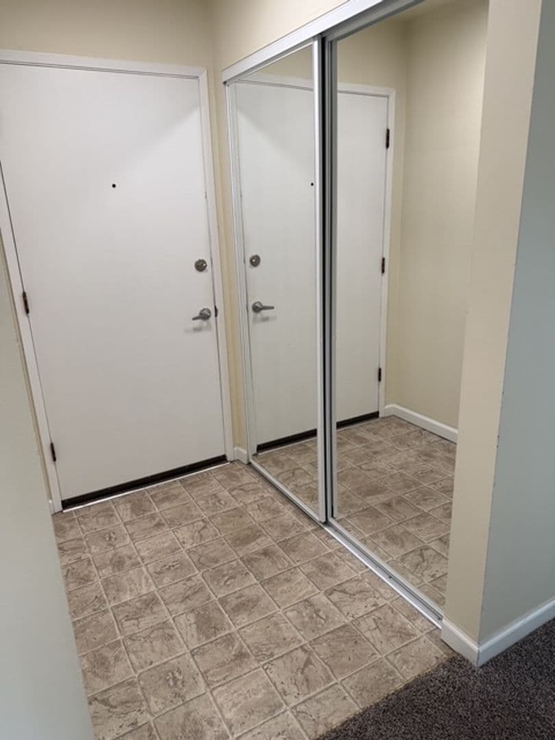 Portland Apartment: 5010 SE 41st Ave