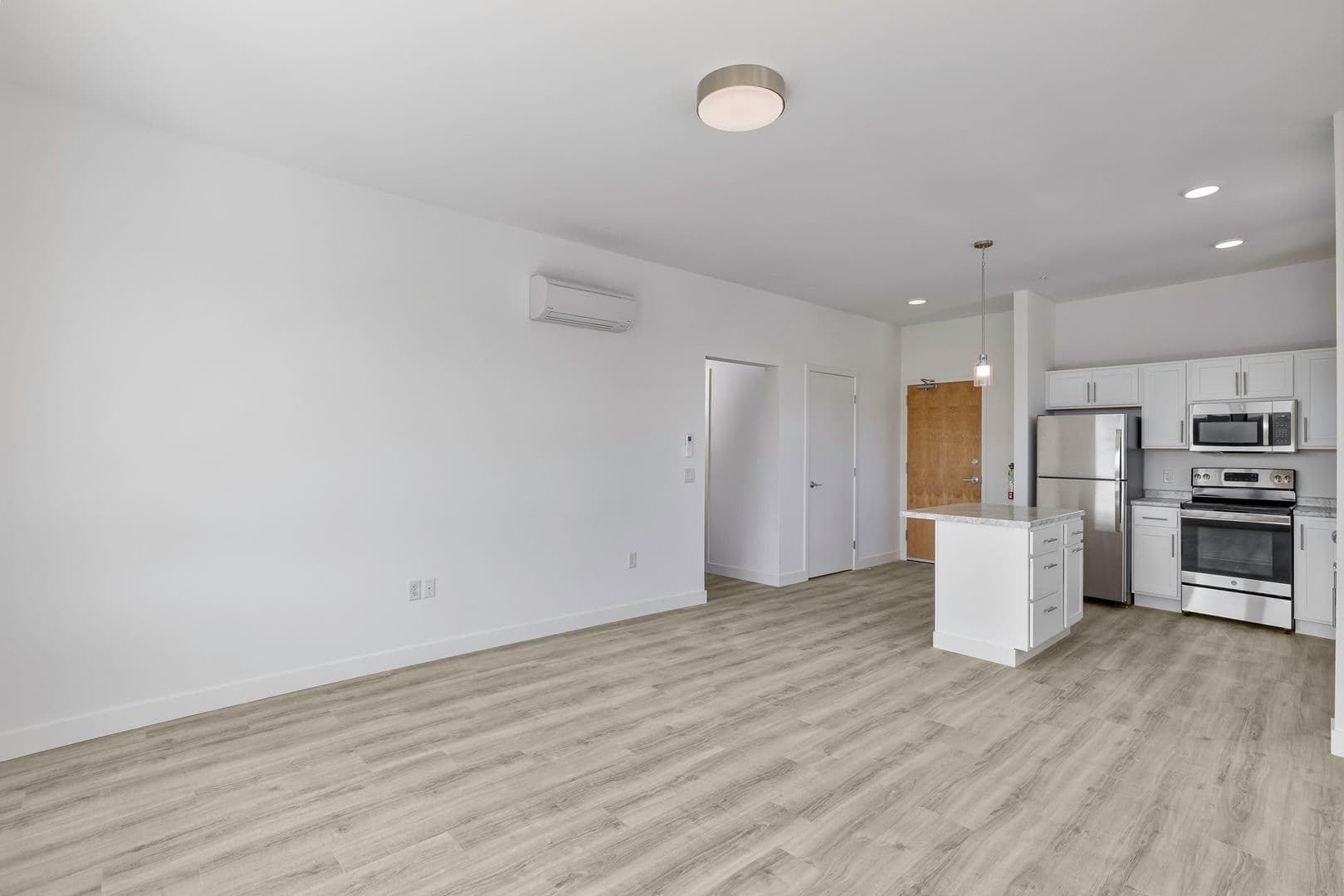Burlington Apartment: 70 Cambrian Way