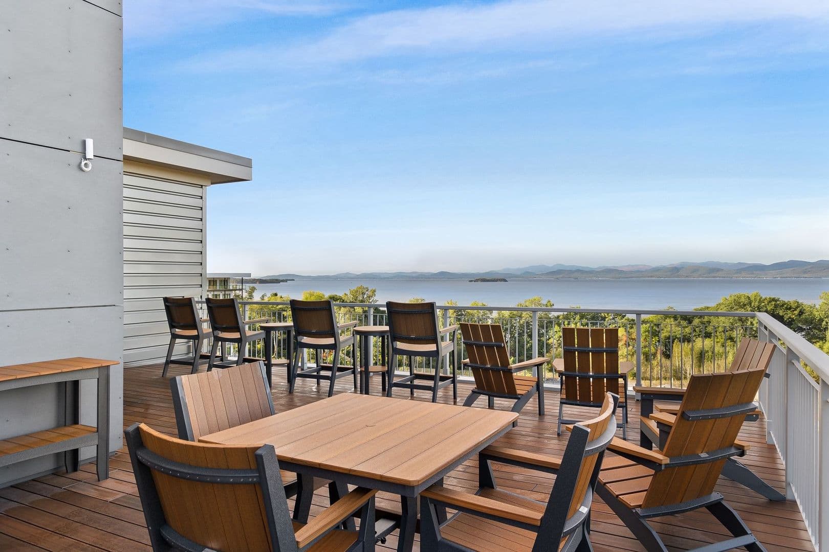 Burlington Apartment: 70 Cambrian Way