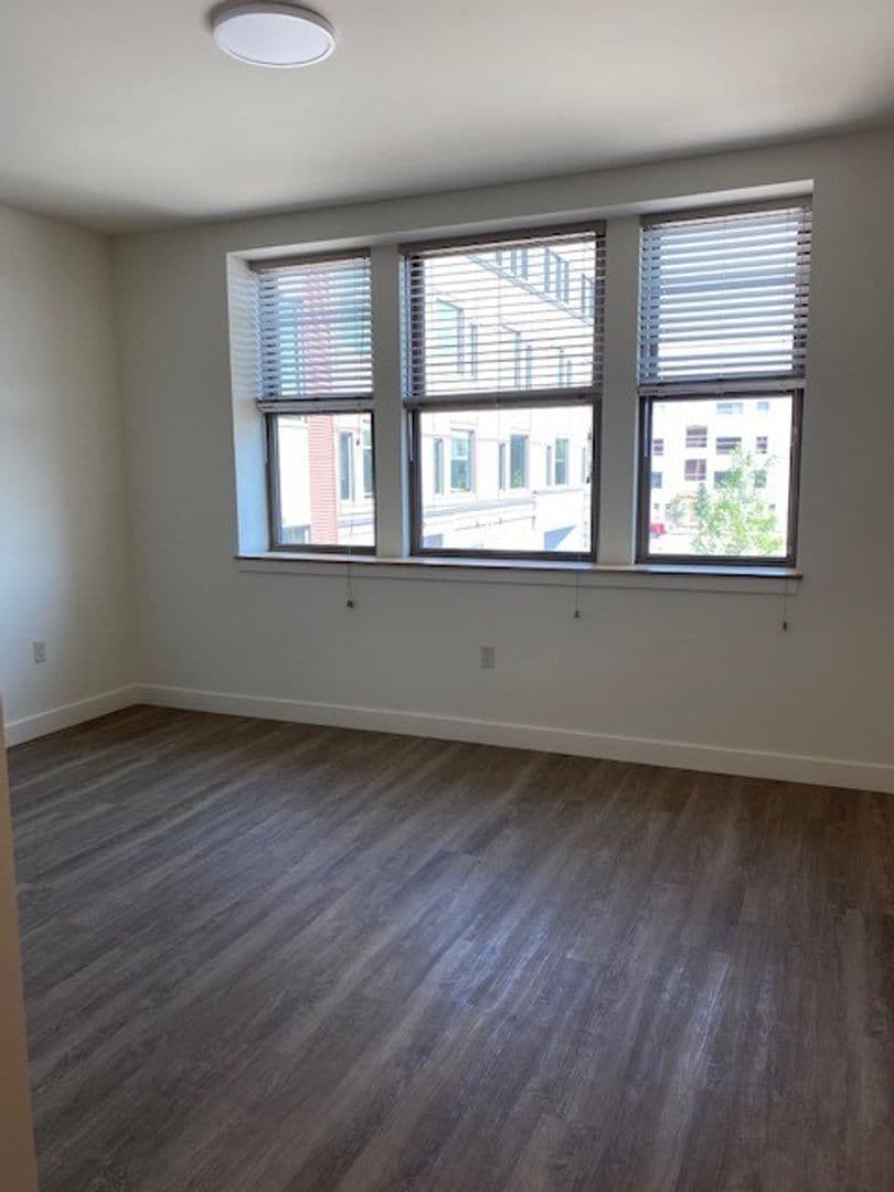 Burlington Apartment: 351 North Ave