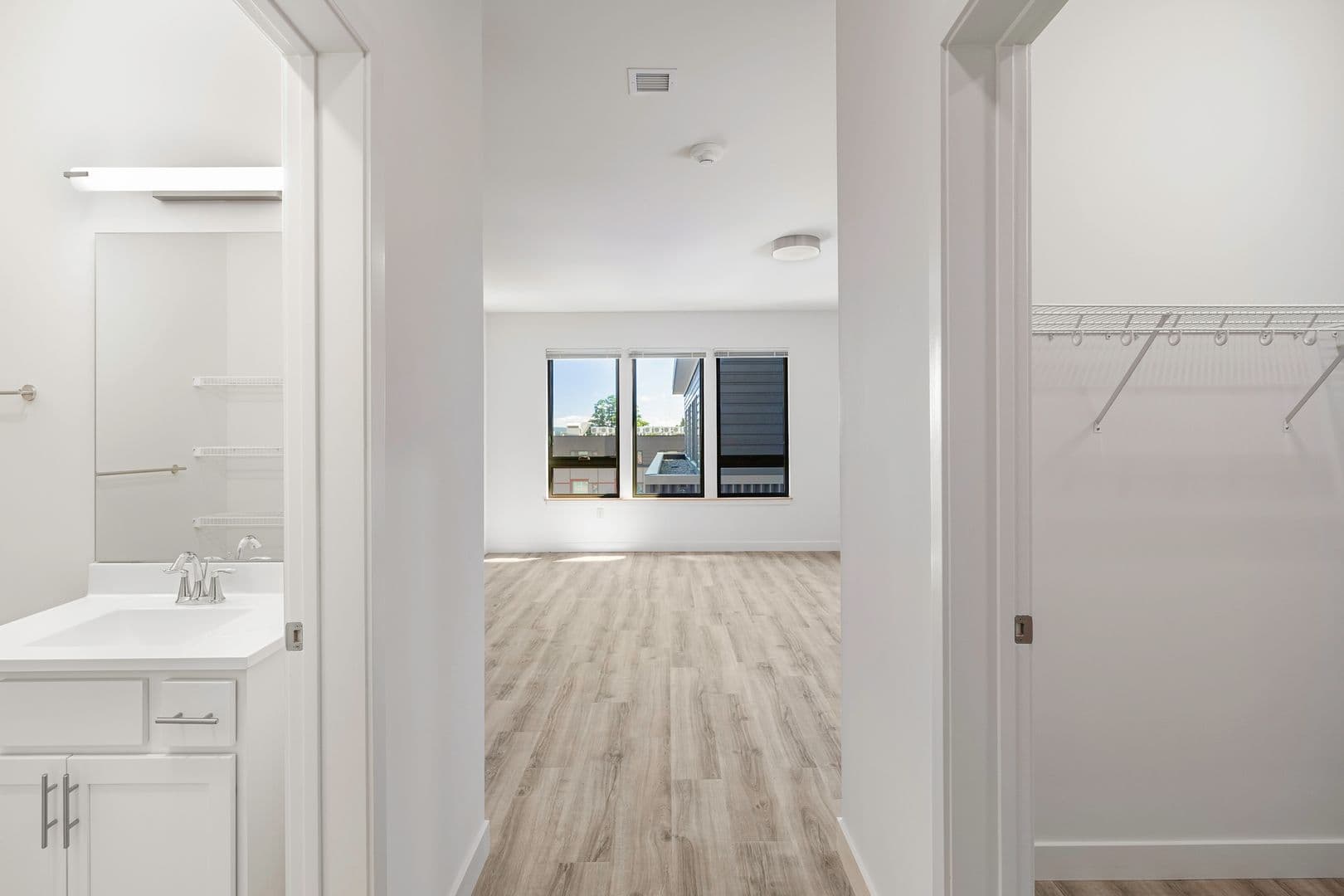 Burlington Apartment: 70 Cambrian Way