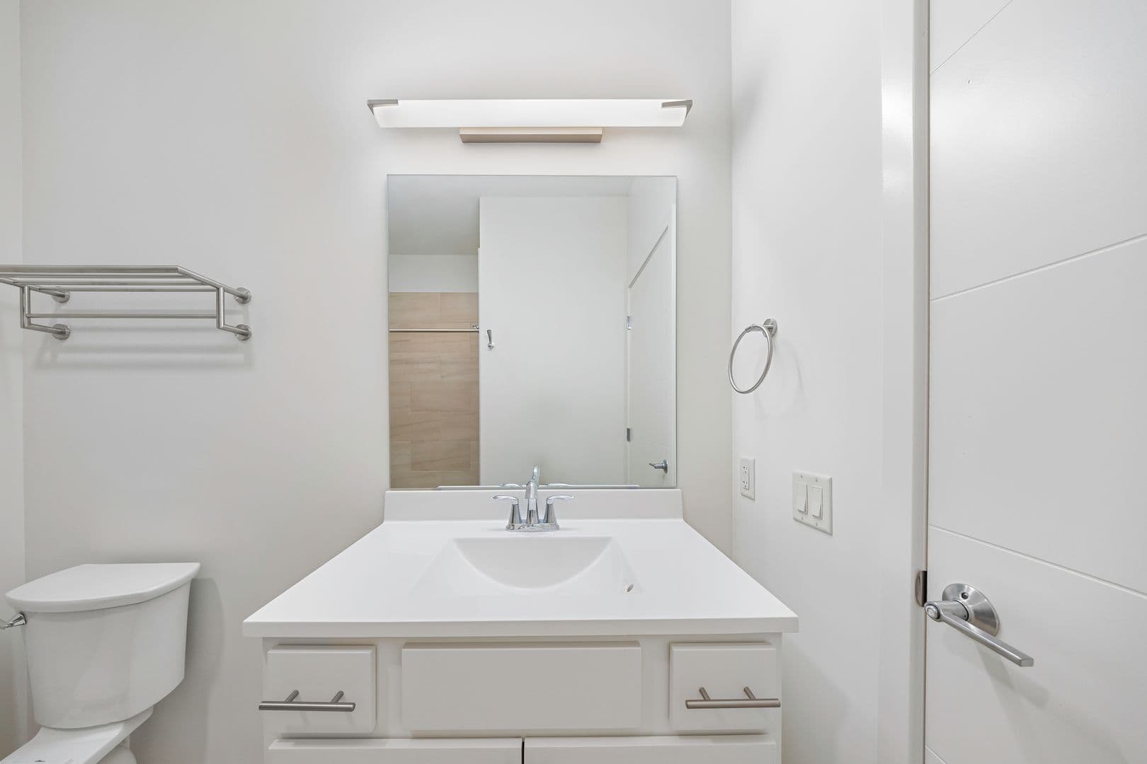 Burlington Apartment: 70 Cambrian Way