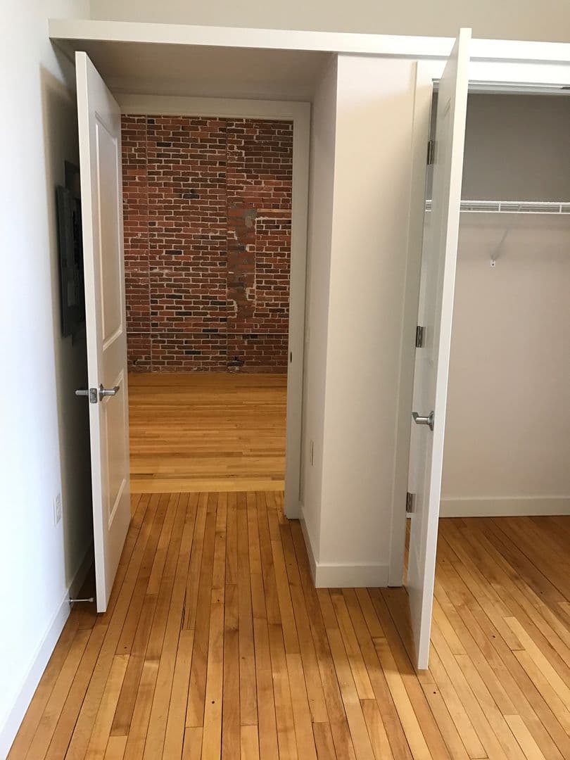 Burlington Apartment: 375 North Avenue
