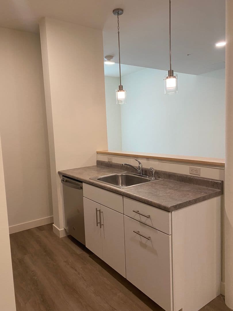 Burlington Apartment: 351 North Ave
