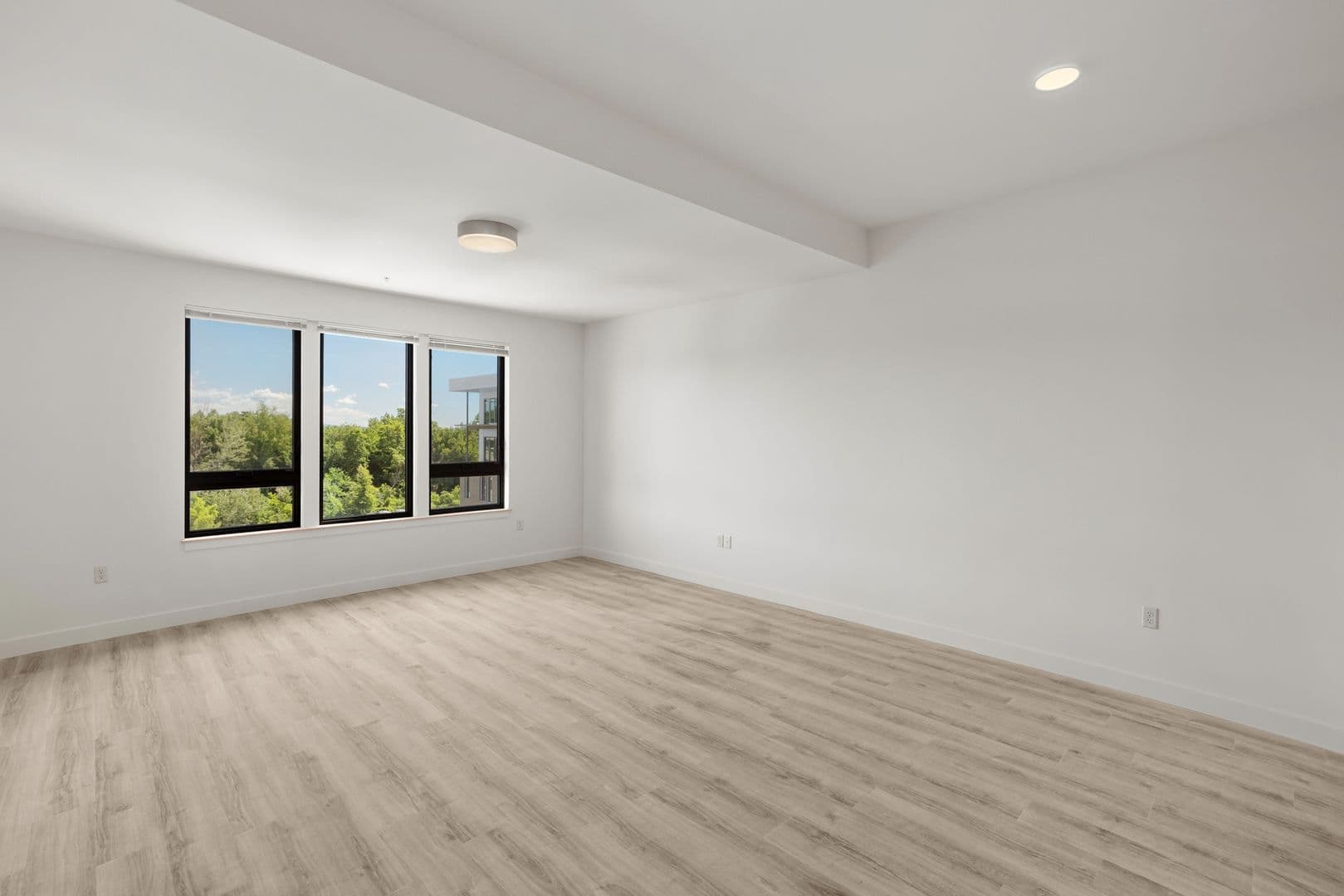Burlington Apartment: 70 Cambrian Way