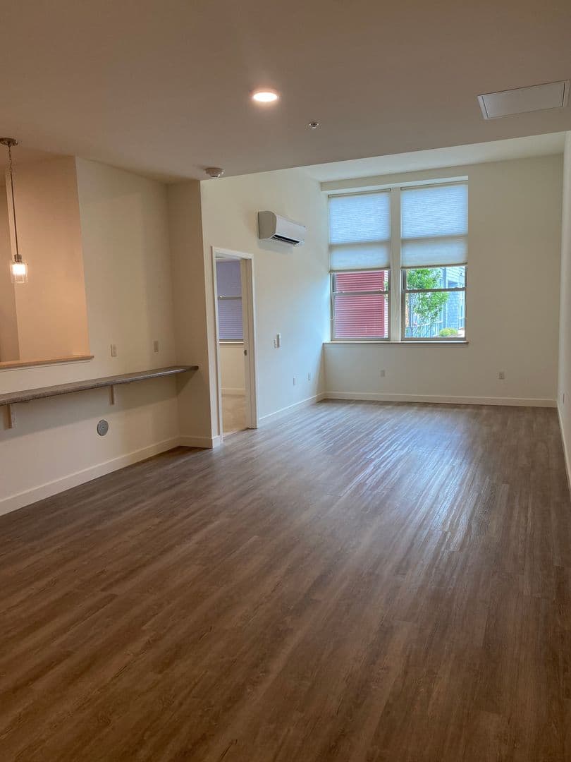 Burlington Apartment: 351 North Ave