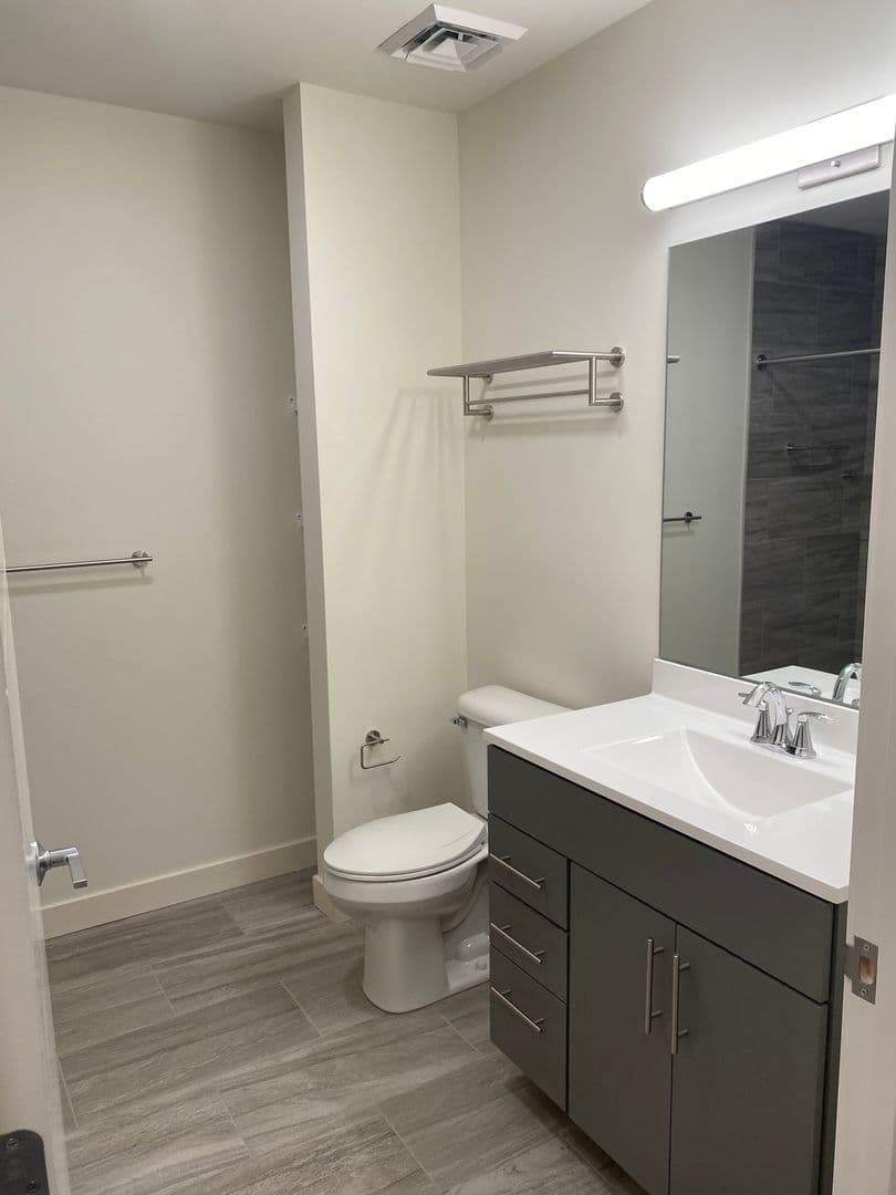Burlington Apartment: 351 North Ave