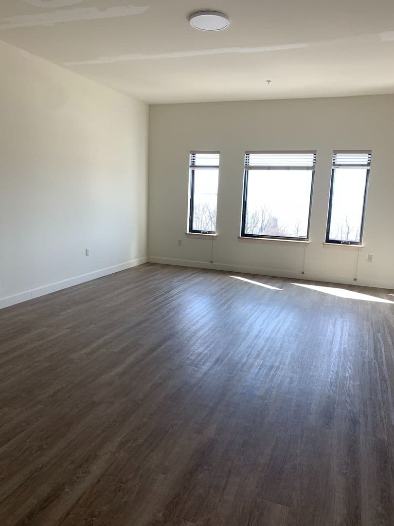 Burlington Apartment: 351 North Ave