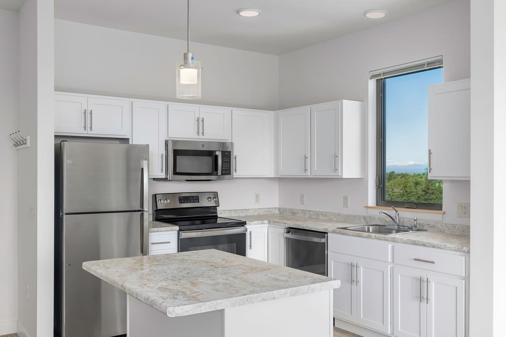 Burlington Apartment: 70 Cambrian Way