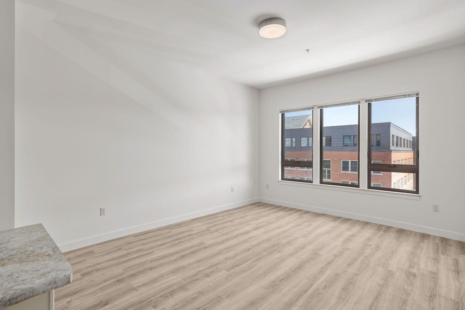 Burlington Apartment: 70 Cambrian Way