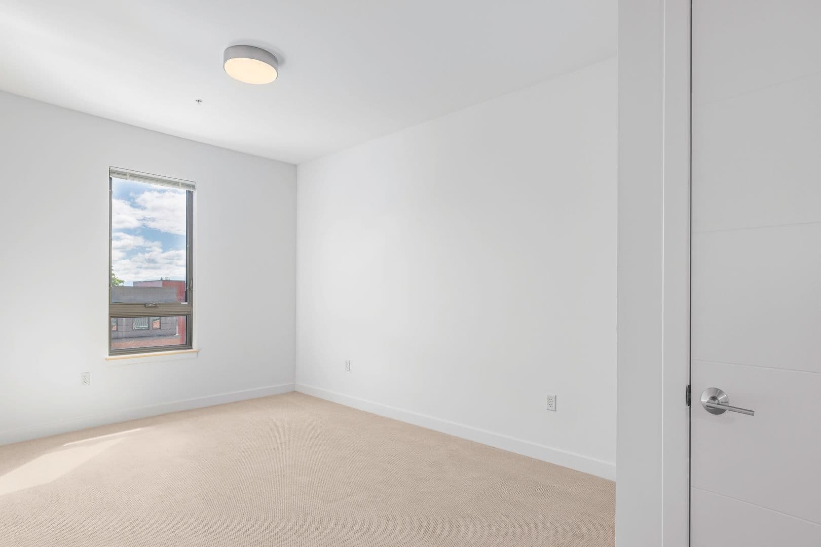 Burlington Apartment: 70 Cambrian Way