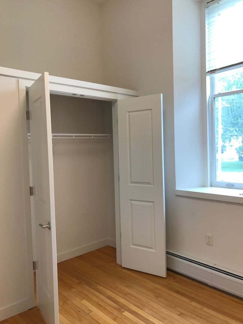 Burlington Apartment: 375 North Avenue