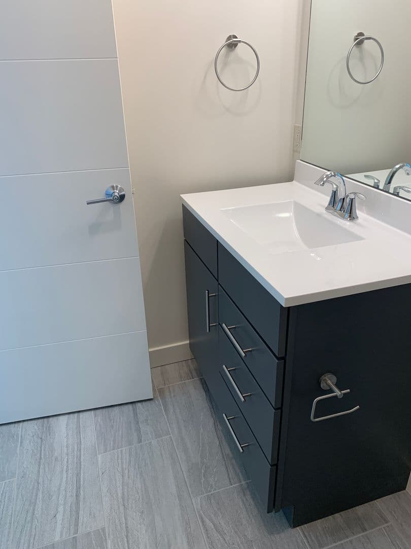 Burlington Apartment: 351 North Ave