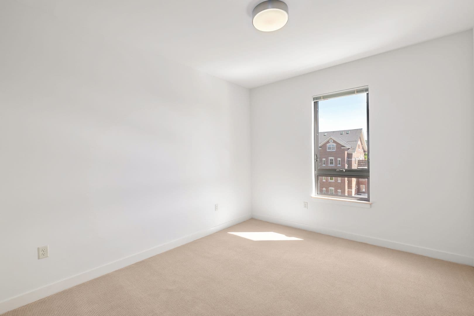 Burlington Apartment: 70 Cambrian Way