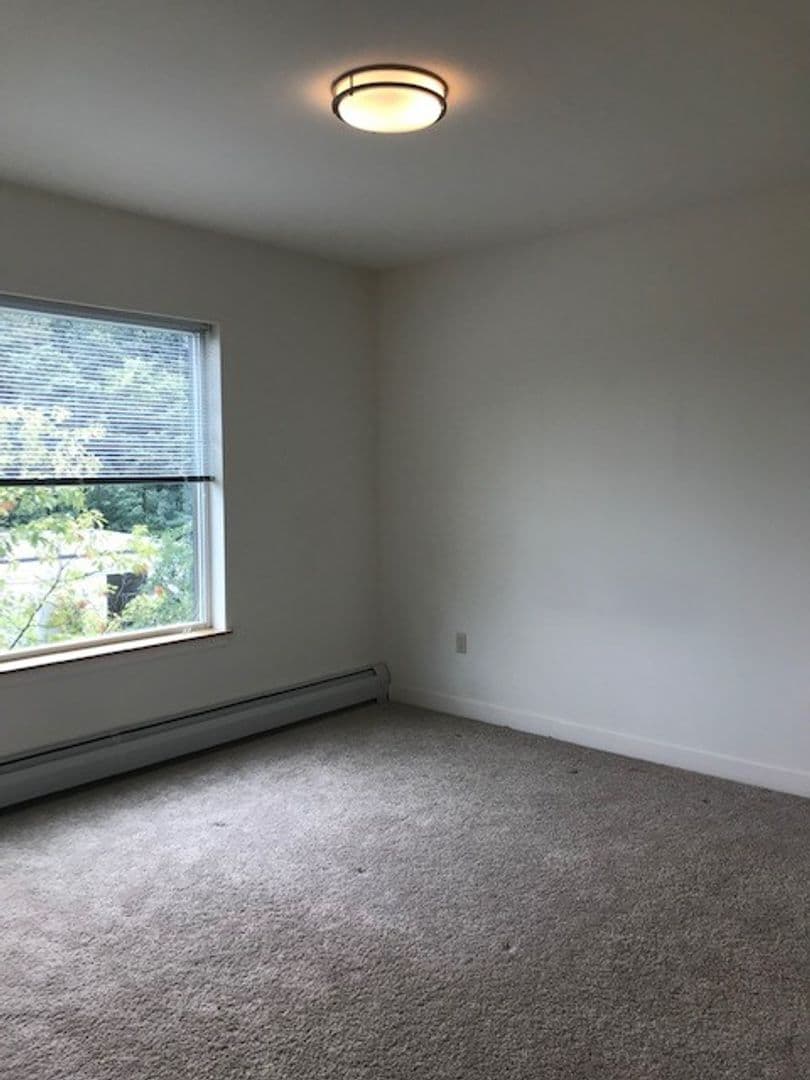 South Burlington Apartment: 80 Eastwood Drive
