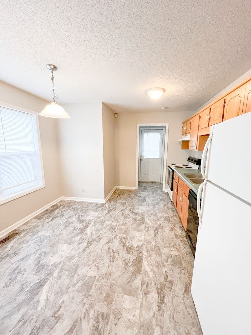 Oak Grove House: 1965 Timberline Circle