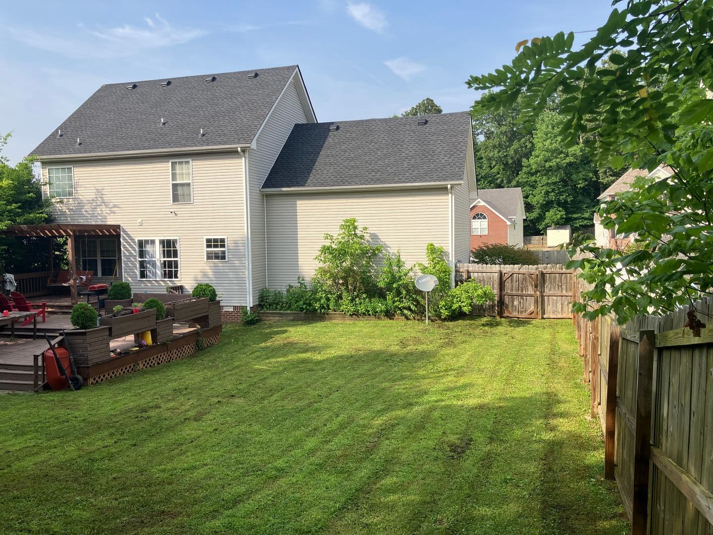 Clarksville House: 625 Winding Bluff Way