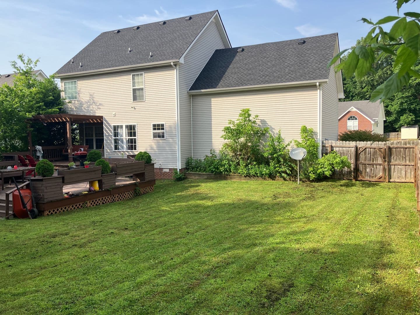 Clarksville House: 625 Winding Bluff Way