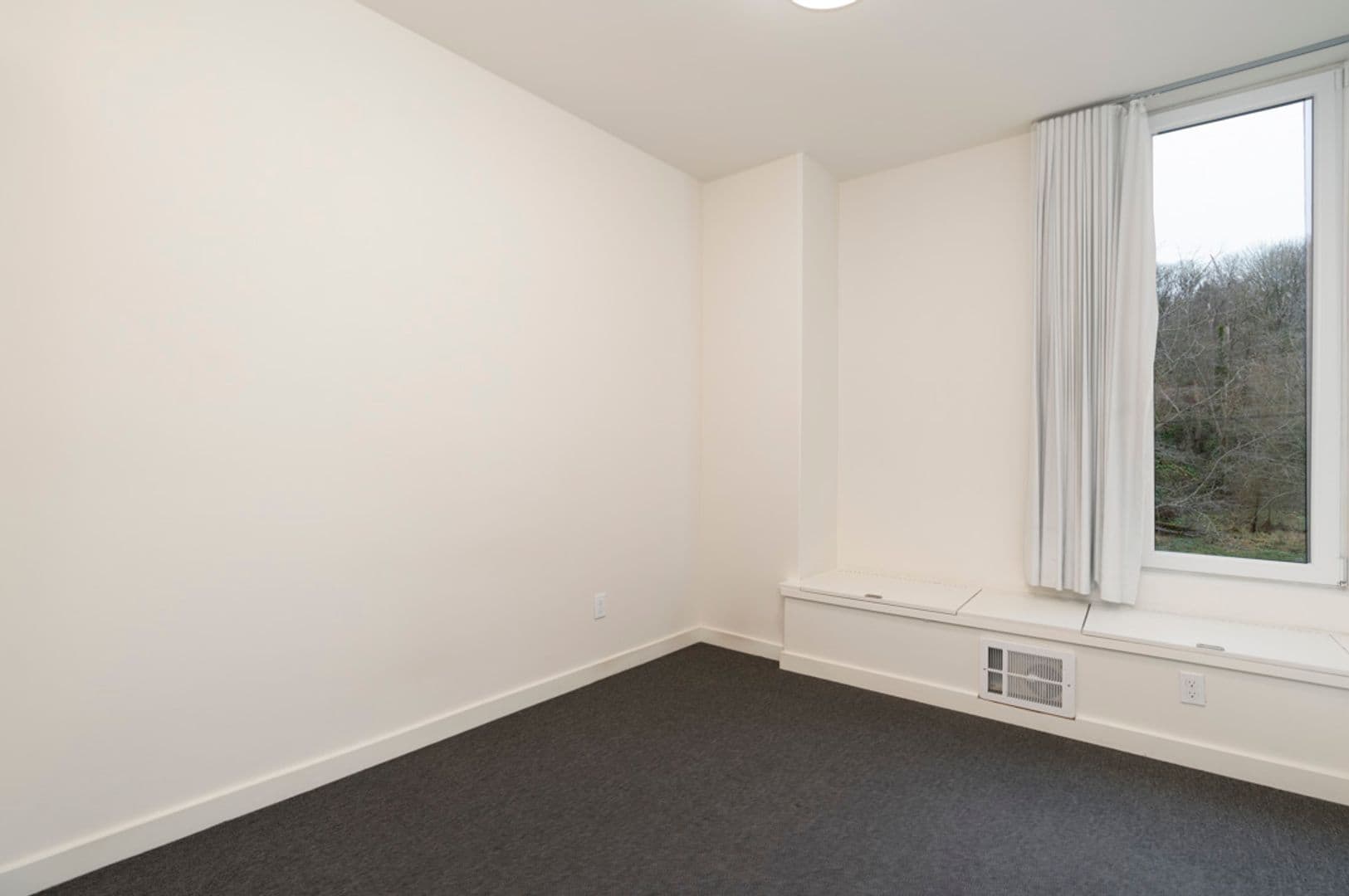Seattle Apartment: 1622 Aurora Ave N
