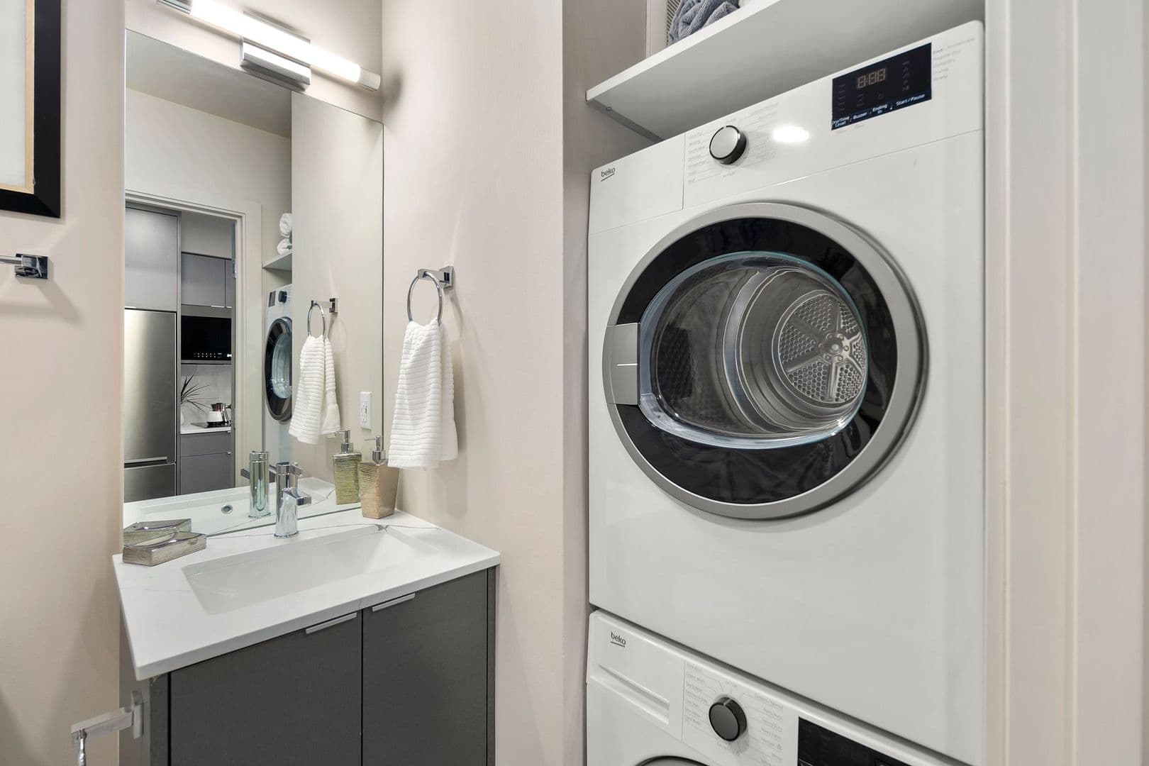 Seattle Apartment: 3084 SW Avalon Way