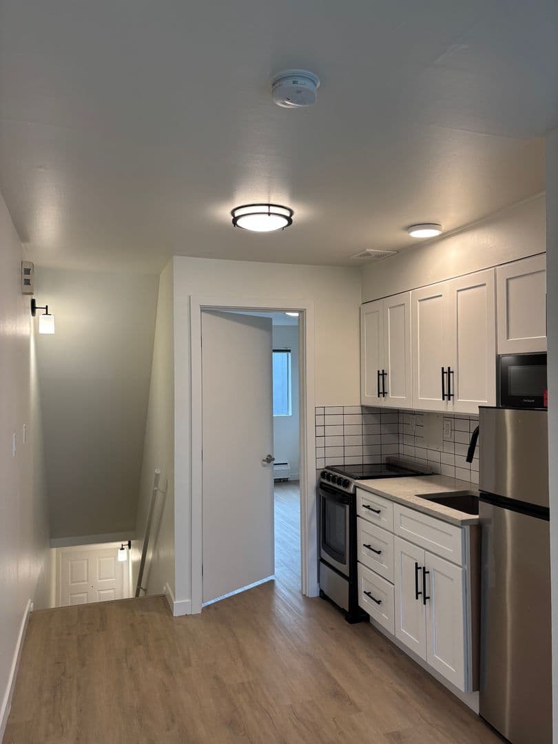 Seattle Apartment: 433 Bellevue Ave E