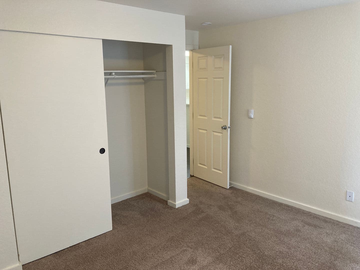 Seattle Apartment: 12007 15th Ave NE