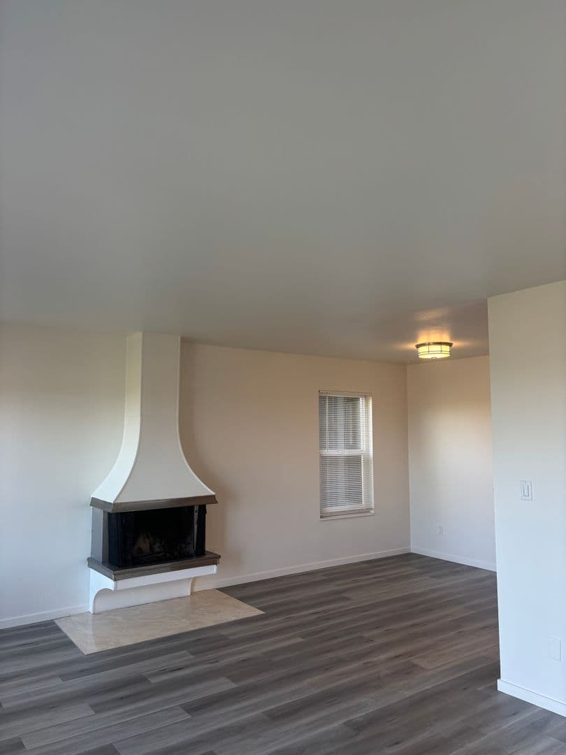 Seattle Apartment: 3520 28th Ave W