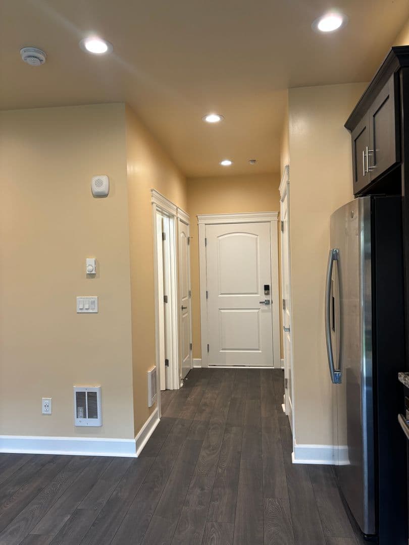 Burien Apartment: 12614 Ambaum Blvd SW