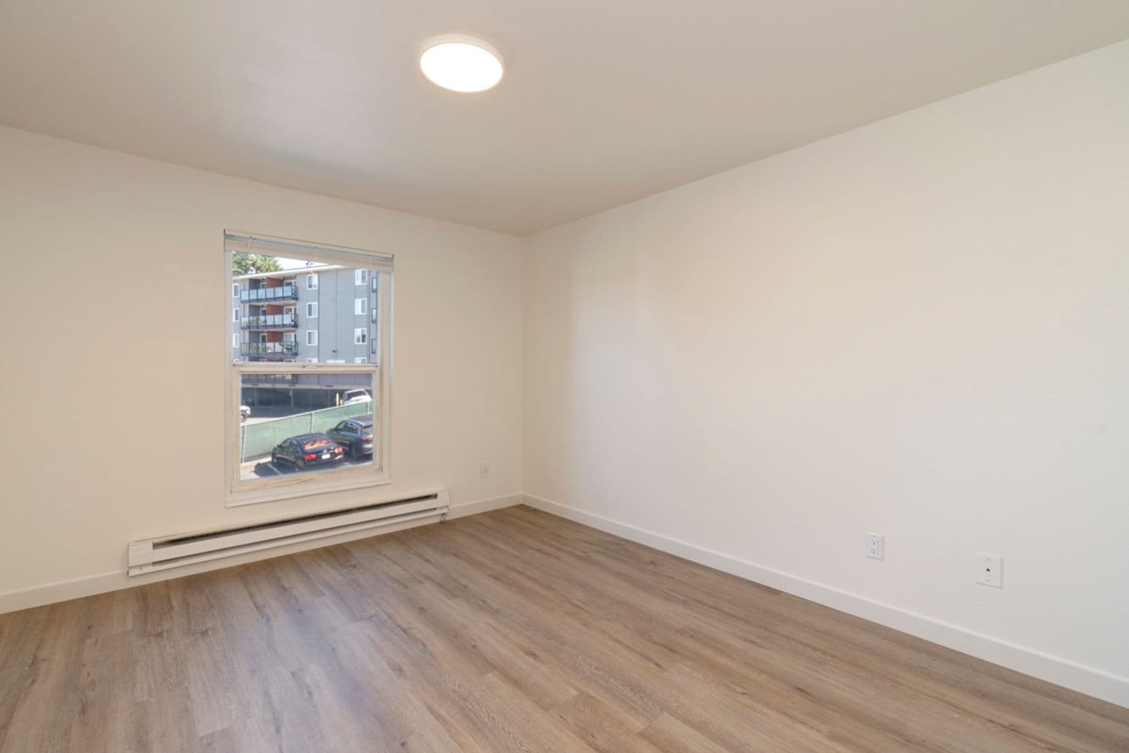 Seattle Apartment: 3520 28th Ave W